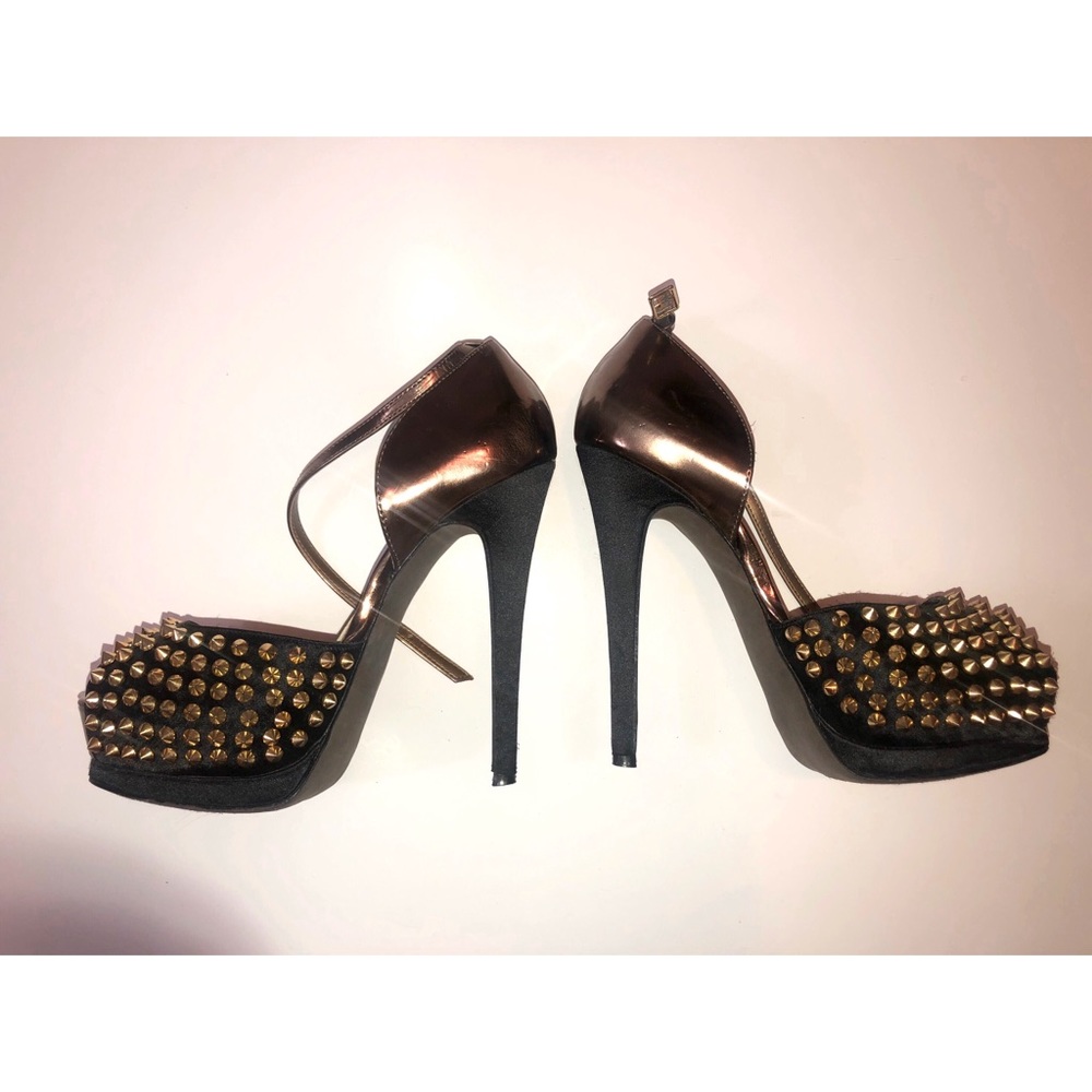 🦋SOLD🦋 Steve Madden Studded Heels